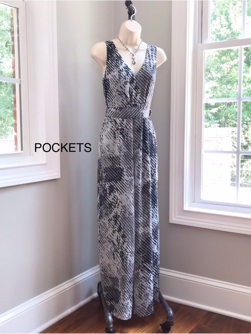 White House Black Market Tropical Jumpsuit Pockets ~ Women’s 4 EUC!